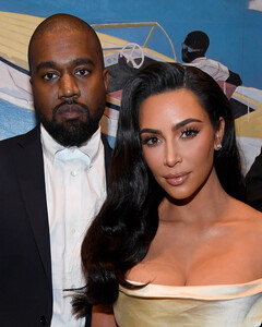 Ким Кардашьян Уэст и Канье Уэст подали на развод